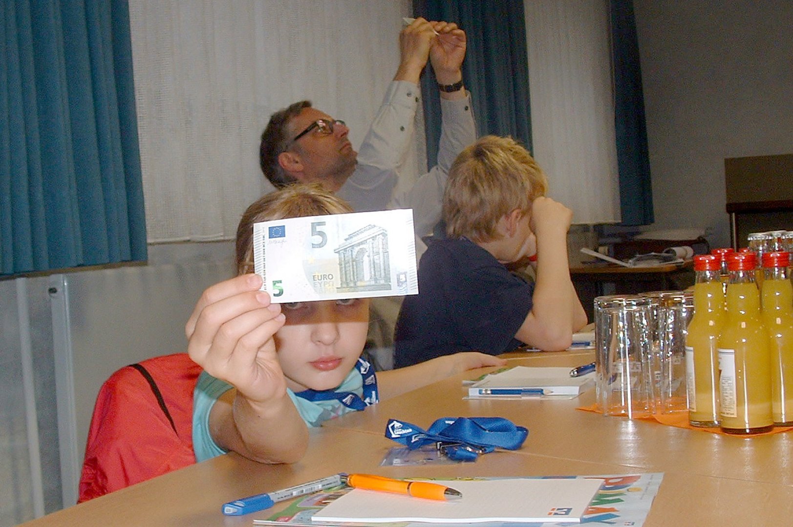 Grundschüler waren dem Falschgeld auf der Spur - Bild 8