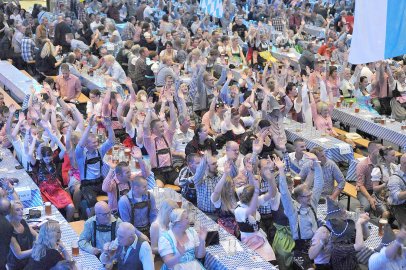 Oktoberfest in der Sparkassen-Arena Aurich - Bild 2