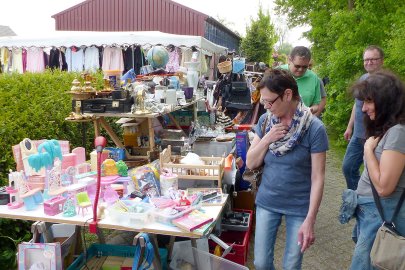 Flohmarkt bei Aalräucherei Janssen - Bild 3
