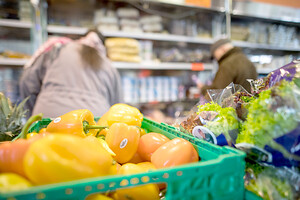 Bei der Tafel werden Menschen für wenig Geld mit Lebensmitteln versorgt. Symbolfotos: DPA