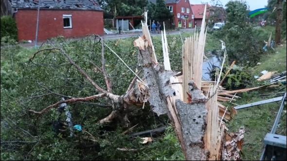 Heute vor 1 Jahr: Tornado fegte über Ostfriesland (Archiv)