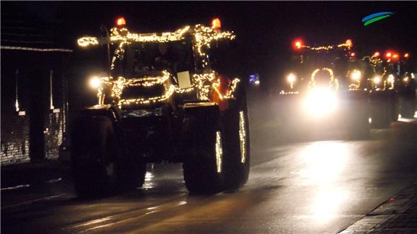 Trecker-Lichterfahrt im Kreis Aurich