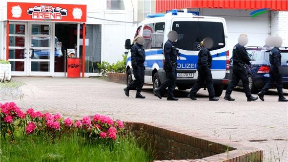 Razzia in Ostfriesland: Polizei zerschlägt "Wiesmoor-Connection"