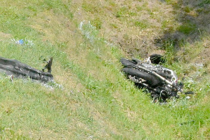 Das Motorrad wurde in einen Graben geschleudert.