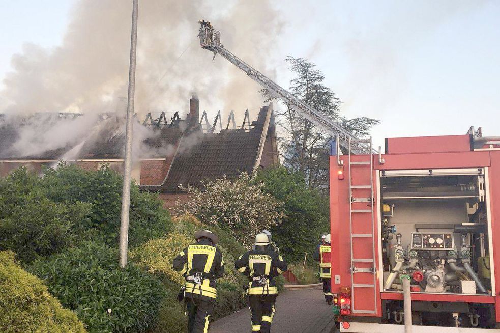 Schon nach wenigen Minuten zeigte der Einsatz der Feuerwehr Wirkung.