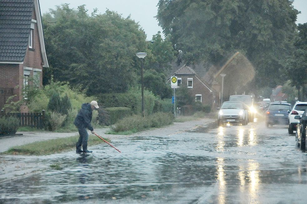 Insbesondere im Kreis Leer ist am Dienstagabend viel Regen gefallen. Bilder: Wolters