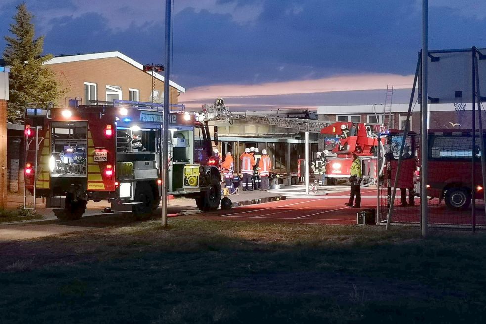 Die gesamte Inselfeuerwehr war nach dem Alarm ausgerückt.