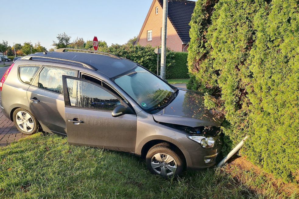 Durch den Zusammenstoß wurden die Autos schwer beschädigt. Foto: Böhmer