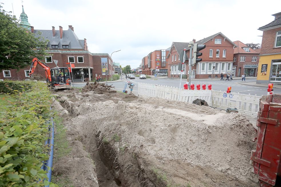 Am Rad- und Fußweg an der Julianenburger Straße haben die Bauarbeiten bereits begonnen. Foto: Romuald Banik