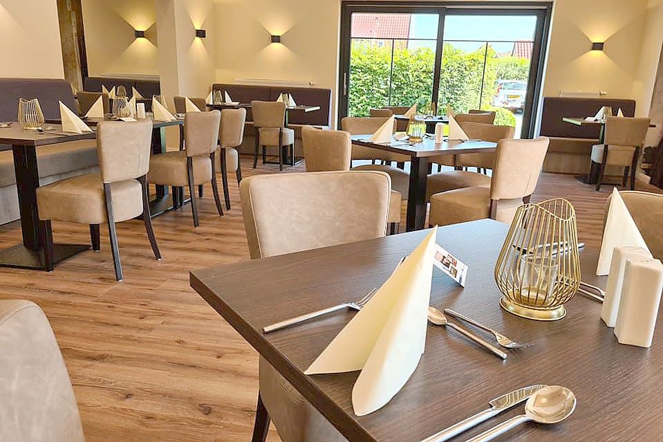Küche und Essbereich wurden im neuen Hotel der Janssens in Greetsiel komplett erneuert. Foto: Enjoy Hotels