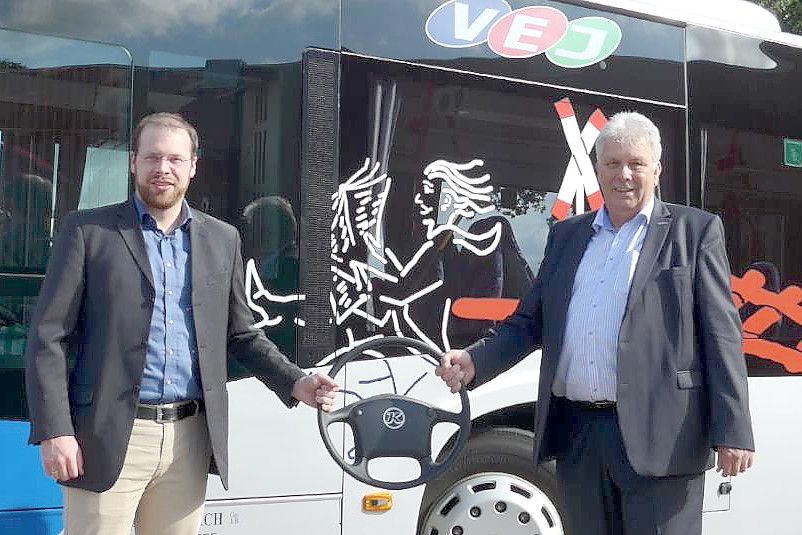 Das Lenkrad bleibt in der Familie: Der neue Kreisbahn-Chef Jens Buß mit seinem Vorgänger und Vater Karl-Heinz Buß.Foto: privat