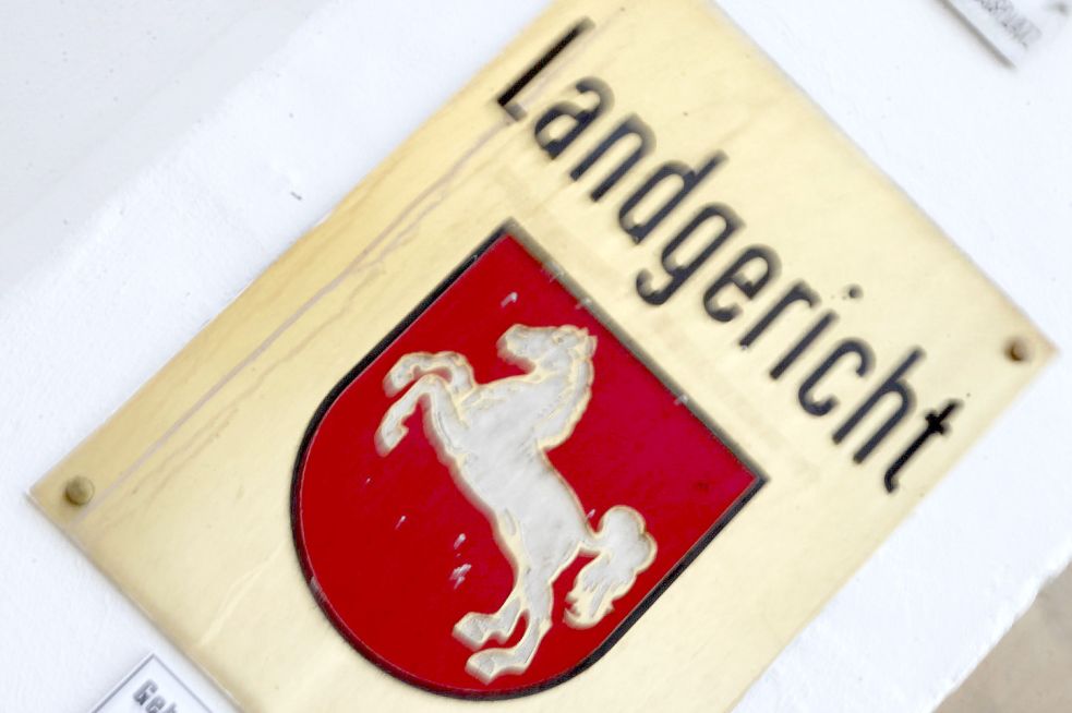 Vor dem Landgericht Aurich zog ein Moormerländer seine Berufung zurück. Er hatte im Jahr 2019 seine damalige Freundin vergewaltigt. Archivfoto: Romuald Banik