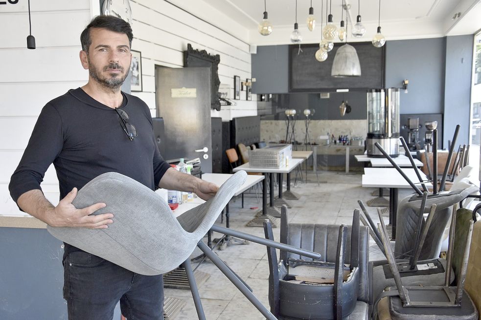 Aytekin Saltan möchte sein Café an der Neustraße wieder aufbauen. Er hofft, im Oktober wieder öffnen zu können.