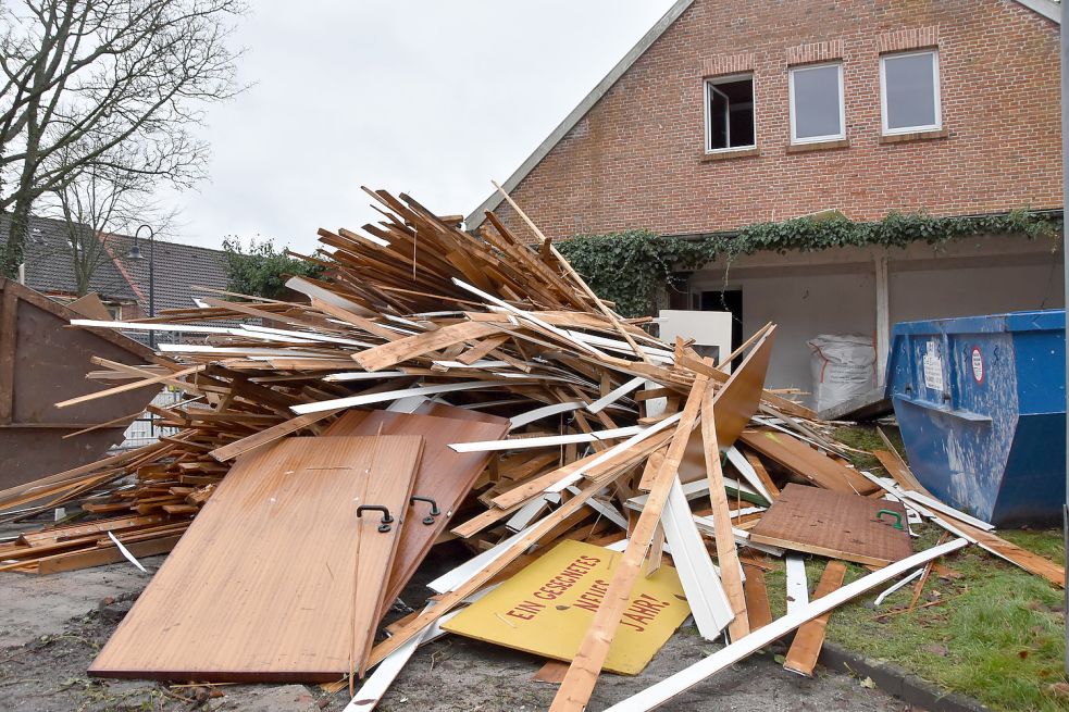 Zu Jahresbeginn wurde das alte Gemeindehaus der lutherischen Kirchengemeinde in Marienhafe entkernt. Archivfoto: Thomas Dirks