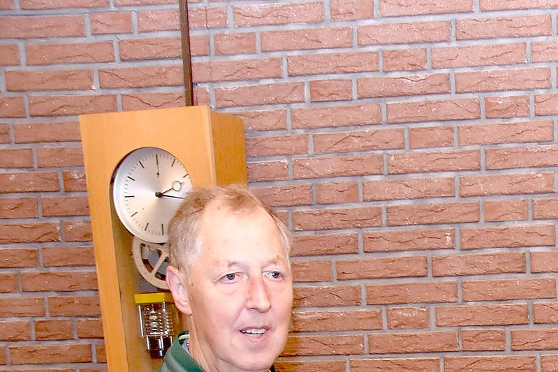 Die Pläne für den Umbau des Marienhafer Gemeindehauses stellten im September 2020 die Kirchenvorstandsmitglieder (von links) Gerhard Evers, Hildegard Barkhoff und Pastorin Katrin Krüger vor. Archivfoto: Thomas Dirks