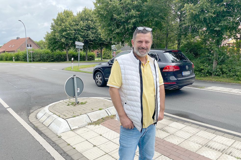 Für den Kreuzungsbereich des Rüskeweges in Moorhusen wünscht sich der frühere Ortsvorsteher Ali Awada (Grüne) eine Bedarfsampel. Foto: Holger Janssen