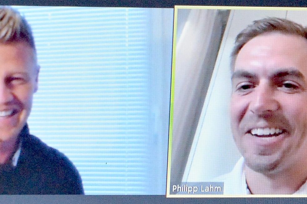 Mit einem „Munterhollen“ verabschiedete sich Philipp Lahm aus dem Videogespräch von Tamme Bölts und denen, die als Zuhörer dabei waren. Foto: Bernd Wolfenberg