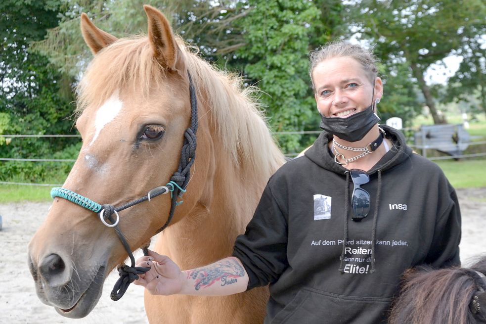 Insa Freimuth ist Liah-Maras Reitlehrerin. Sie organisierte eine Registrierungsaktion auf ihrem Pferdehof. Foto: Franziska Otto