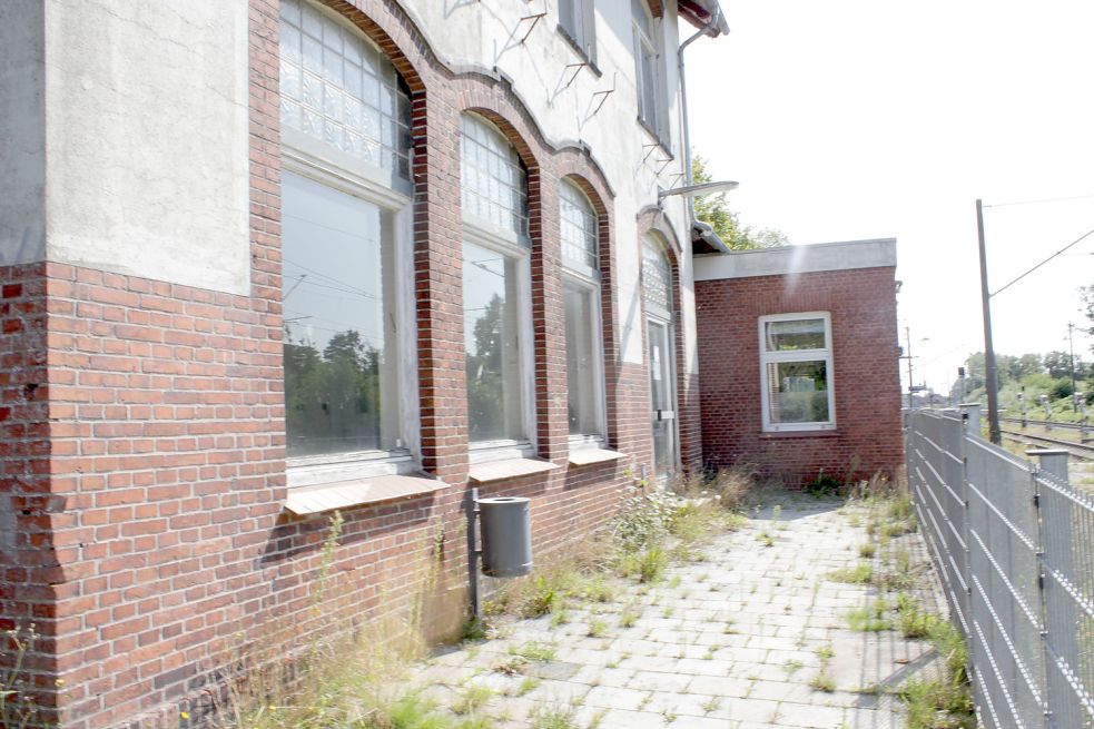Das Gebäude von 1905 gilt als ortsprägend und ist dabei, unter Denkmalschutz gestellt zu werden. Die vergangenen Jahre haben ihm jedoch zugesetzt. Foto: Karin Böhmer
