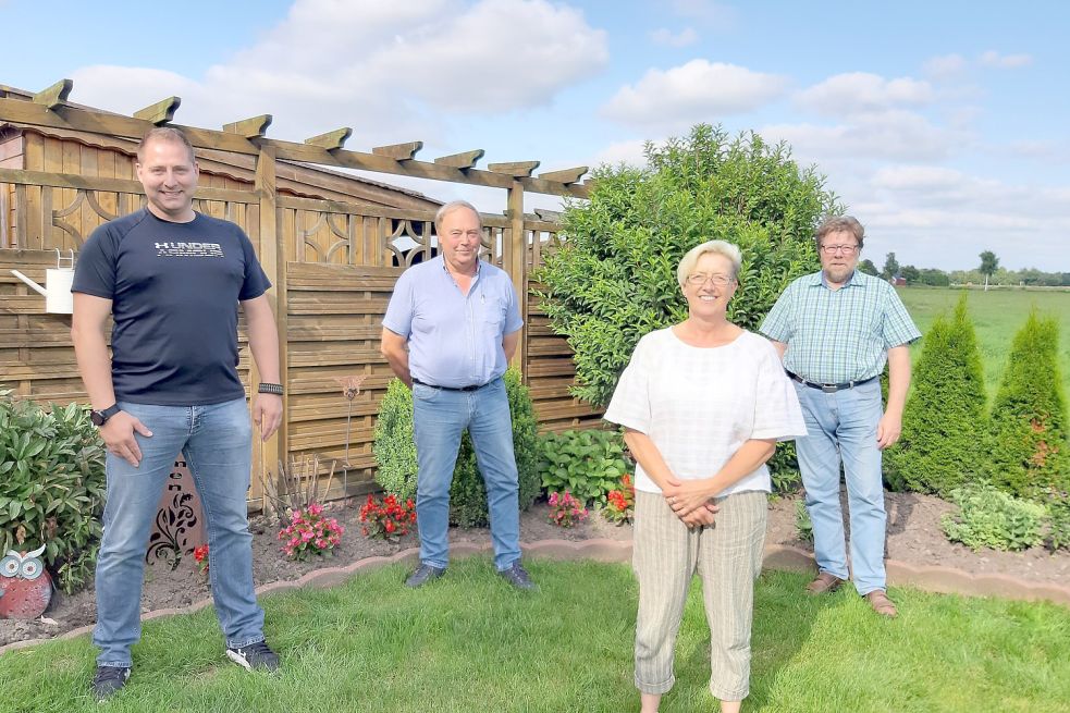 Sven Ludewig (von links) ist neu bei der Bürgerliste Großefehn und kandidiert für sie auf Kreisebene. Harm Erdwiens, Anja Buss und Hans Freese treten erneut an im Gemeinderat und in den Ortsräten. Foto: Ann-Kathrin Stapf