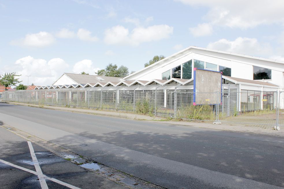 Der Toom-Markt in Marienhafe wurde im Januar 2019 aufgegeben. Seitdem steht das Gebäude ebenso wie der Harms-Markt leer. Foto: Karin Böhmer