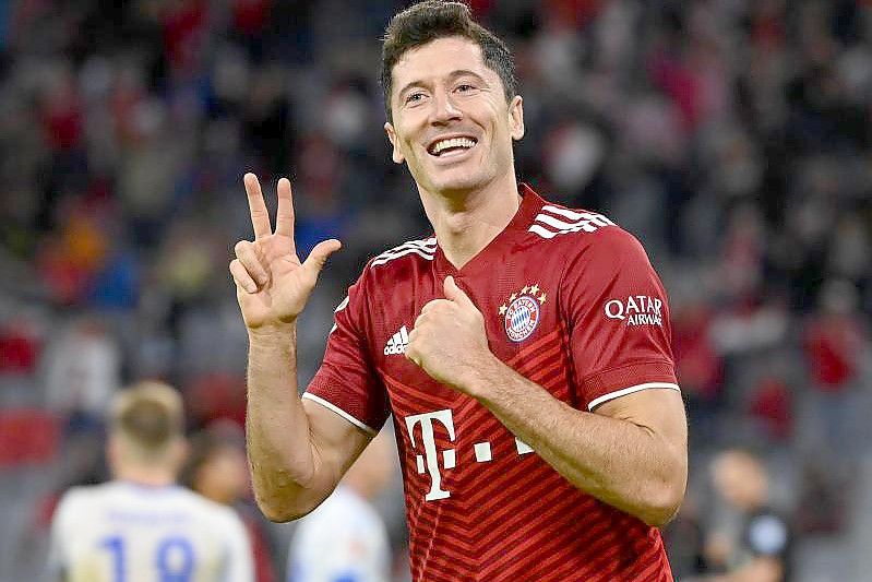 Bayern-Stürmer Lewandowski traf beim 5:0-Sieg gegen Hertha BSC dreifach. Foto: Sven Hoppe/dpa