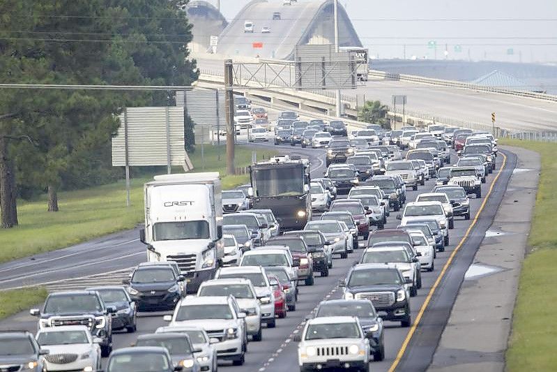 Die Interstate 10 an der Küste von Louisiana ist voll - Hurrikan „Ida“ naht. Foto: Scott Threlkeld/The Times-Picayune/The New Orleans Advocate via AP/dpa