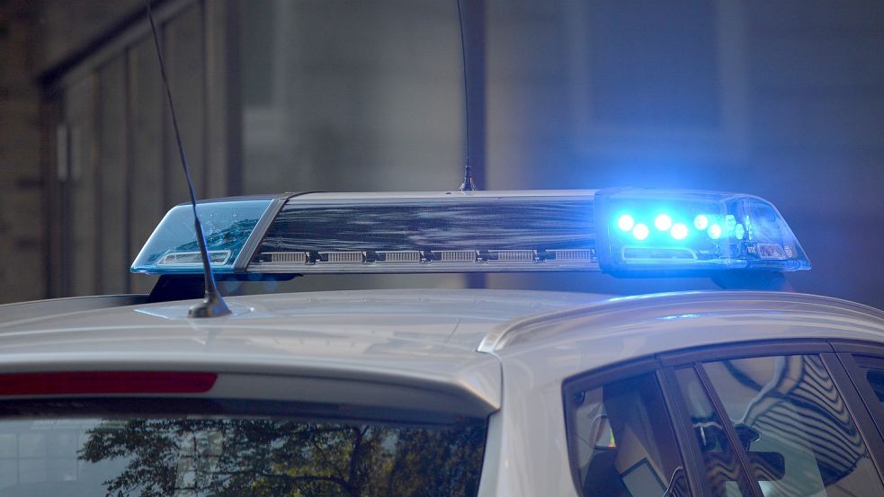 Die Polizei regelt in Hesel den Verkehr. Foto: Pixabay
