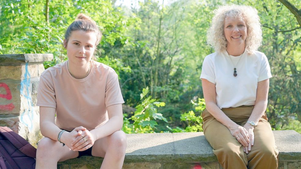 Jung und frisch verbündet sich mit alt und erfahren: Luisa Neubauer, Führungsfigur bei Fridays for Future trifft sich mit Jennifer Morgan, Chefin von Greenpeace International (re.) Foto: Felix Korfmann