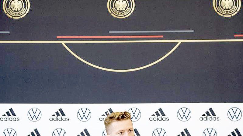 Marco Reus nimmt an der Pressekonferenz des DFB teil. Foto: Tom Weller/dpa