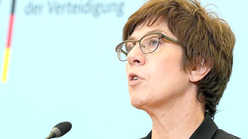 Annegret Kramp-Karrenbauer (CDU), Bundesministerin der Verteidigung. Foto: Kay Nietfeld/dpa-Pool/dpa