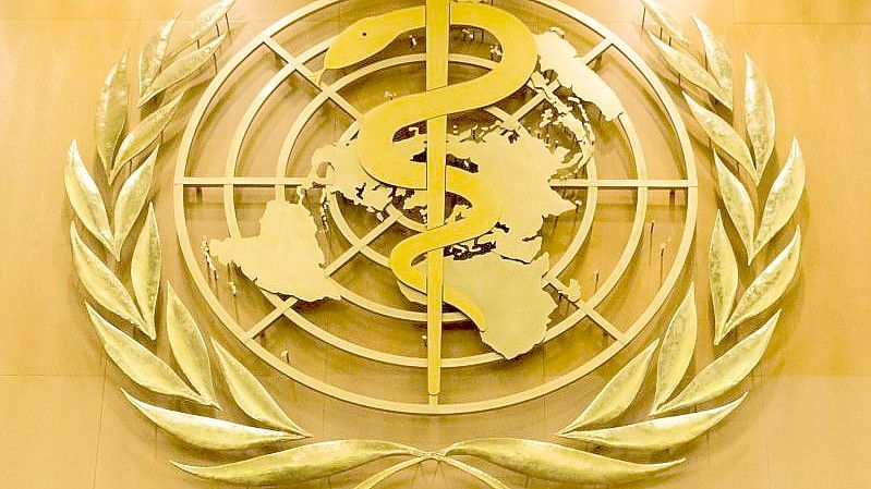 Das Logo der Weltgesundheitsorganisation (WHO) im europäischen Hauptquartier der Vereinten Nationen in Genf. Foto: Peter Klaunzer/KEYSTONE/dpa