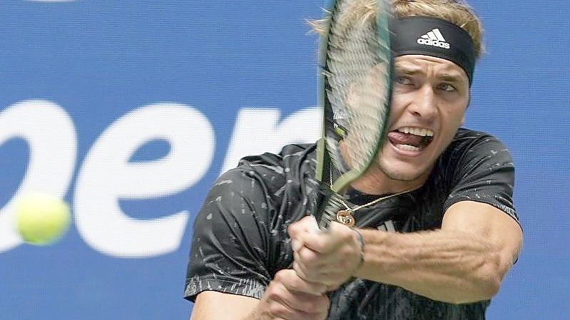 Hat mit dem Sieg gegen Sam Querrey die zweite Runde der US Open erreicht: Alexander Zverev. Foto: John Minchillo/AP/dpa