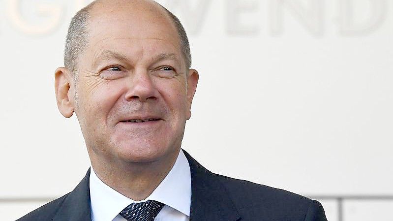 SPD-Kanzlerkandidat Olaf Scholz hat aktuell gut Lachen. Foto: Swen Pförtner/dpa