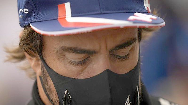 Fernando Alonso ist ein bisschen enttäuscht, dass seine Hoffnung auf einen neuen Real-Superstar sich nicht erfüllte. Foto: Francisco Seco/AP/dpa