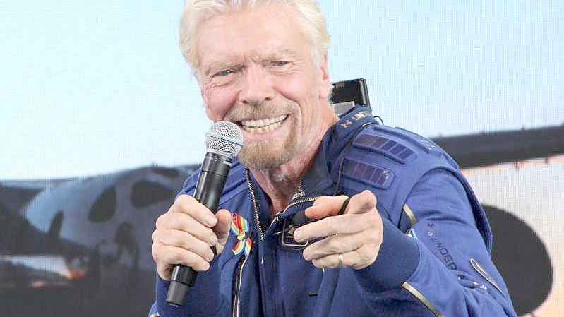 Richard Branson, Unternehmer aus Großbritannien, beantwortet während einer Pressekonferenz im Spaceport America Fragen. Foto: Susan Montoya Bryan/AP/dpa