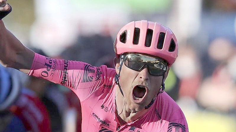 Der Däne Magnus Cort Nielsen gewann seine dritte Vuelta-Etappe. Foto: Daniel Cole/AP/dpa