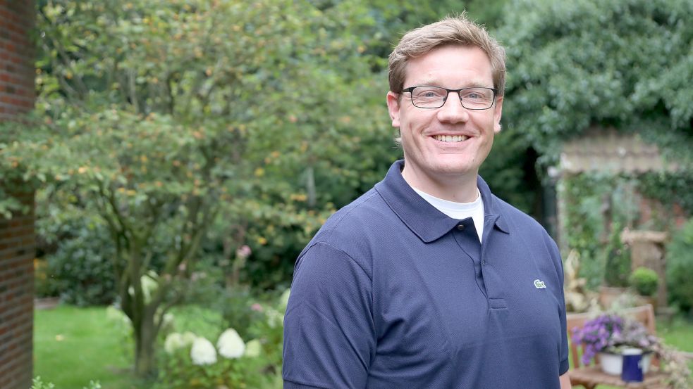 Malte Poppinga kandidiert als parteiloser Einzelbewerber für das Samtgemeindebürgermeisteramt. Derzeit arbeitet er als Lehrer in Norden. Foto: Romuald Banik