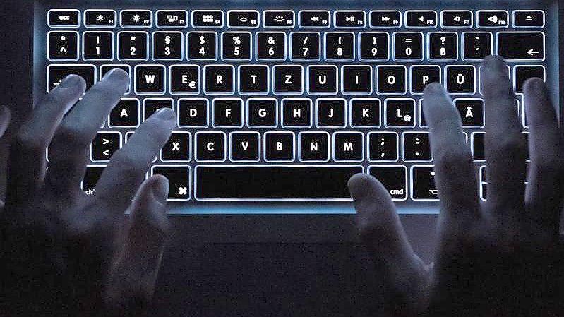 Immer wieder werden auch Abgeordnte des Deutschen Bundetags zum Ziel von Cyberangriffen. Foto: Silas Stein/dpa