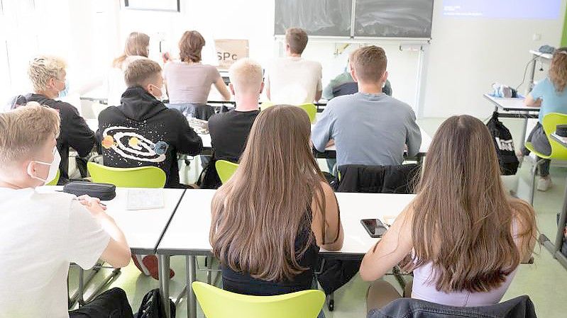 Unterreicht im Klassenzimmer: Schüler eines Gymnasium in Dresden. Foto: Sebastian Kahnert/dpa-Zentralbild/dpa
