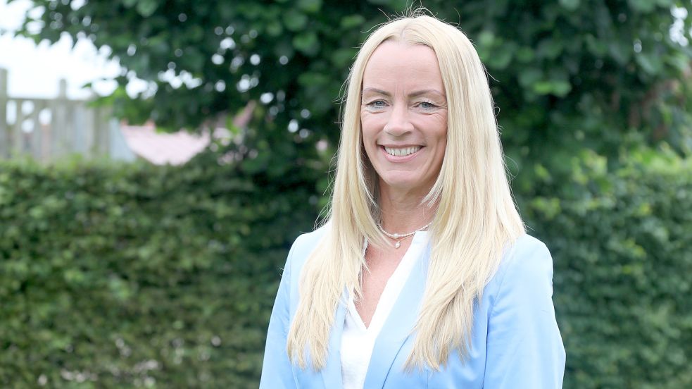 Ida Bienhoff-Topp will als erste Frau in der mehr als 50-jährigen Geschichte der Samtgemeinde Brookmerland Chefin im Marienhafer Rathaus werden. Foto: Romuald Banik