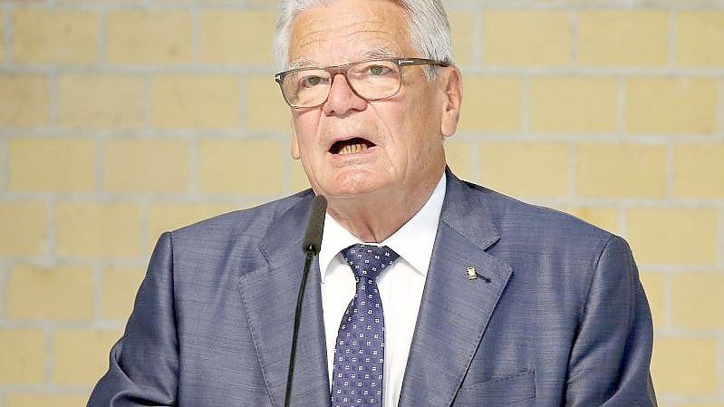 Ex-Bundespräsident Joachim Gauck hat Impfgegner scharf angegriffen. Foto: Wolfgang Kumm/dpa