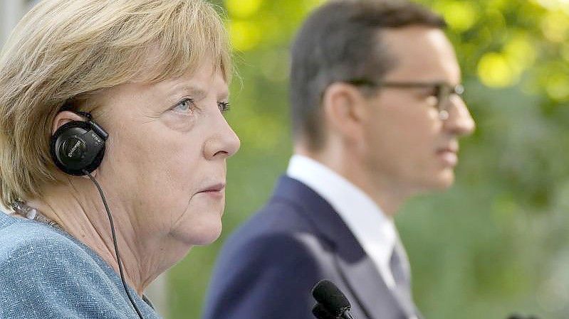 Bundeskanzlerin Angela Merkel und Polens Ministerpräsident Mateusz Morawiecki sprachen unter anderem über die Beziehungen zu Belarus, die Zukunft der EU und die bilateralen Beziehungen. Foto: Czarek Sokolowski/AP/dpa