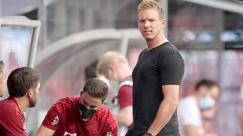 Bayerns Trainer Julian Nagelsmann wurde in Leipzig mit Pfiffen empfangen. Foto: Jan Woitas/dpa-Zentralbild/dpa