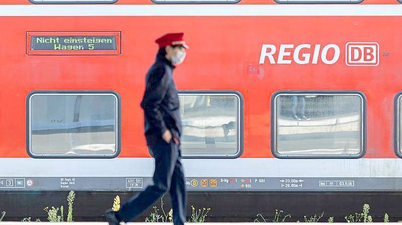 Die GDL hat in dieser Tarifrunde bislang dreimal gestreikt und dabei neben Pendlern auch viele Urlaubsreisende getroffen. Foto: Michael Matthey/dpa