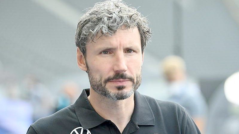 Mark van Bommel trifft mit dem VfL Wolfsburg zum Champions League-Auftakt auf den französischen Meister OSC Lille. Foto: Soeren Stache/dpa-Zentralbild/dpa