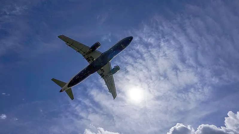Europas Luftfahrt-Drehkreuze sind trotz steigender Passagierzahlen unzufrieden. Foto: Steve Parsons/PA Wire/dpa