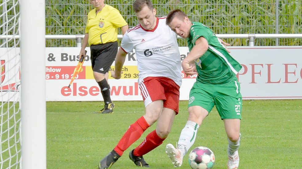 Die Zuschauer sahen in Ihlow ein umkämpftes Spiel mit vielen Toren. Foto: Bernd Wolfenberg