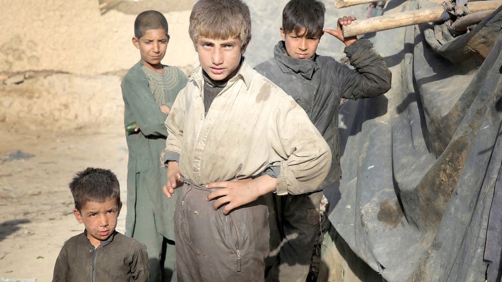 Vertriebene am Stadtrand von Kabul: Hunderttausende Afghanen sind wegen der Unsicherheit und des Krieges in den Provinzen Afghanistans aus ihrer Heimat geflohen und haben sich mit ihren Familien in anderen Teilen des Landes Afghanistans niedergelassen. Foto: Maryam Majd/imago-images