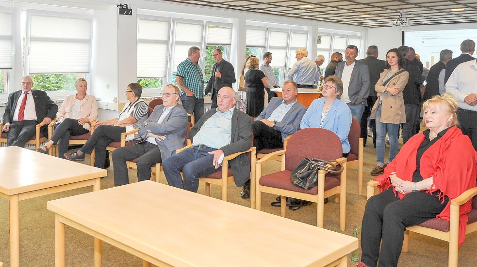 Betretene Mienen gab es am Sonntag vor allem bei Vertretern der Südbrookmerlander SPD und der CDU. Foto: Stephan Friedrichs